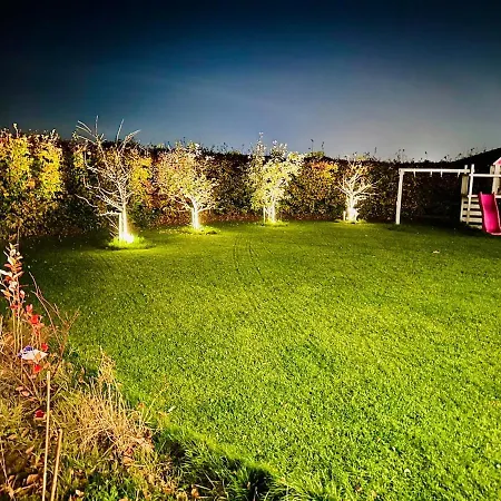 Spacious Family Retreat With Garden & Patio Villa *