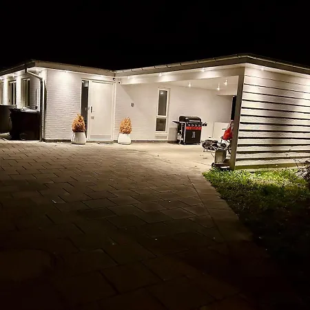 Villa Spacious Family Retreat With Garden & Patio *