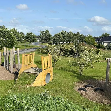 Spacious Family Retreat With Garden & Patio Villa *