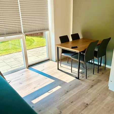 Spacious Family Retreat With Garden & Patio Villa *